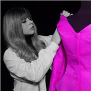 Fashion Designer con una grandissima passione per l'insegnamento, propone lezioni di sartoria, modellistica e design della moda